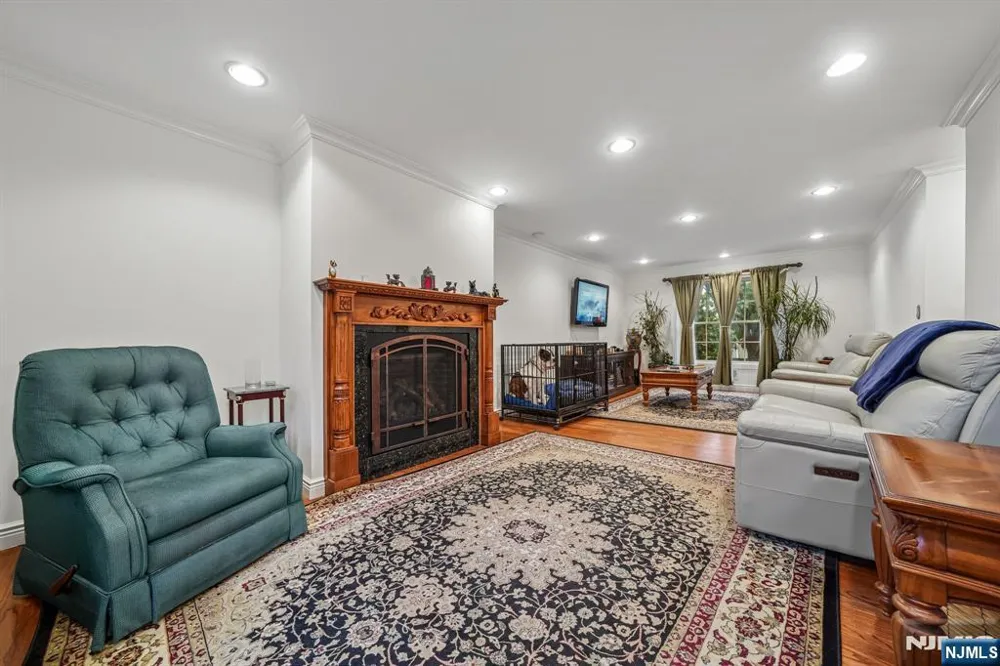 18 Gail Place Secaucus, NJ 07094