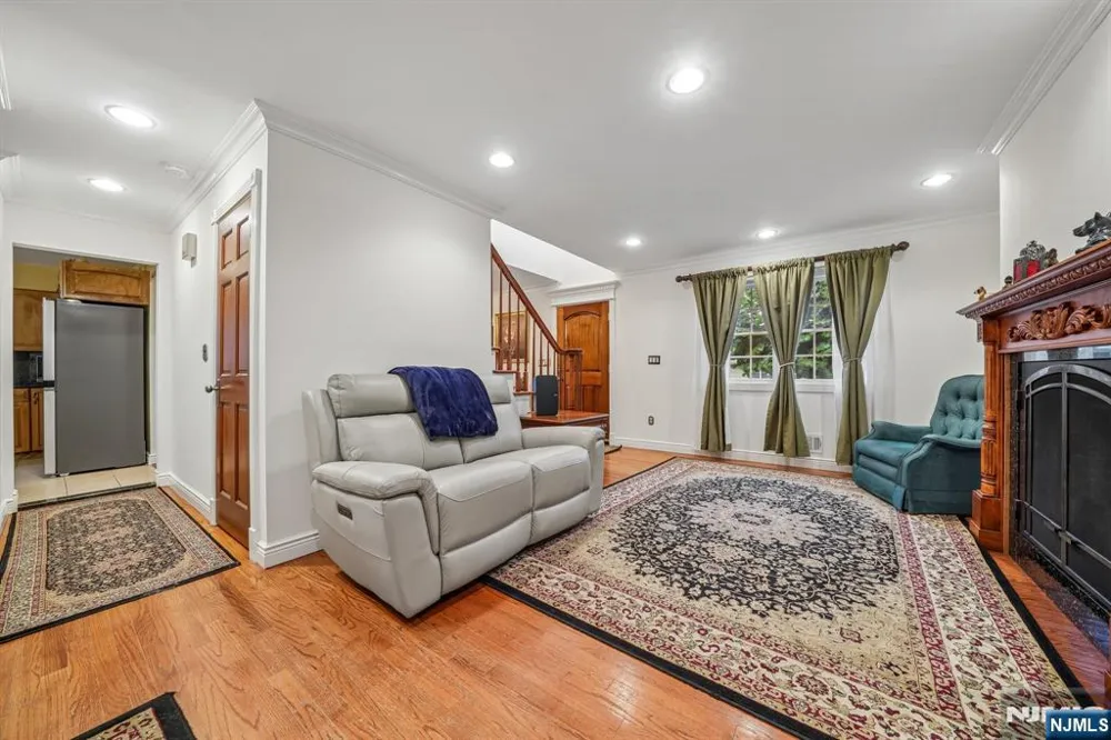 18 Gail Place Secaucus, NJ 07094
