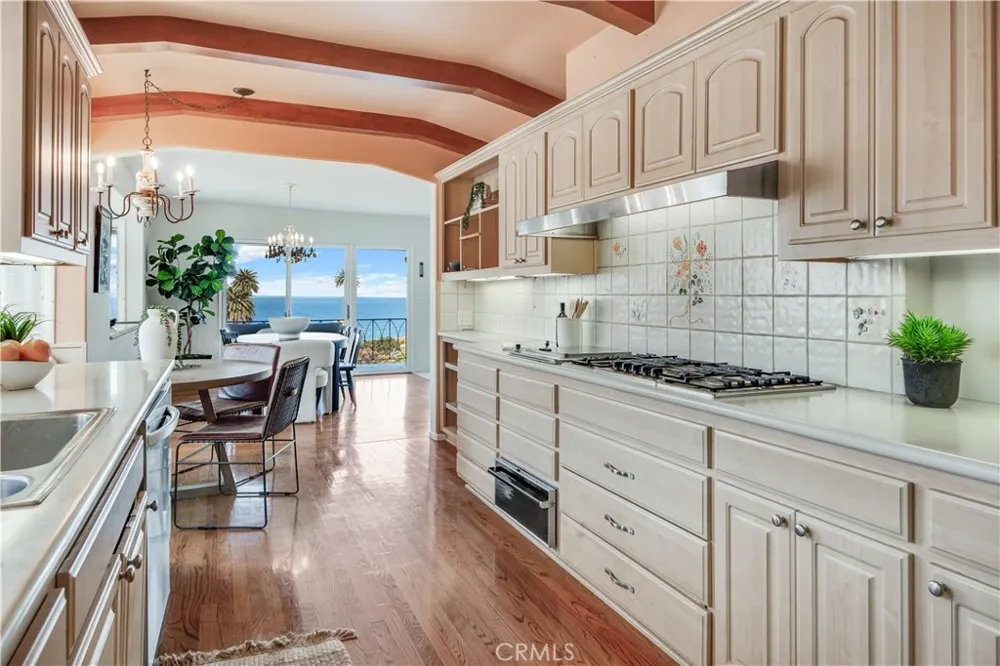 417 Via Almar Palos Verdes Estates, CA 90274