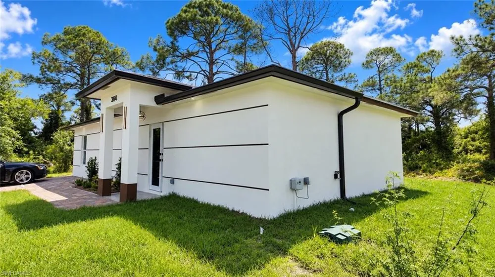 304 mcarthur blvd Lehigh Acres, FL 33974