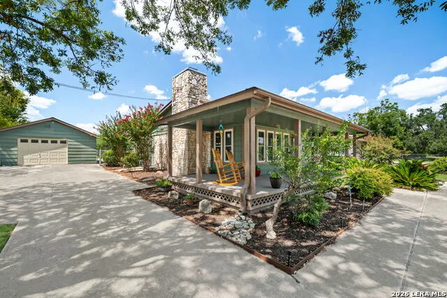 1033 E Live Oak Schertz, TX 78154