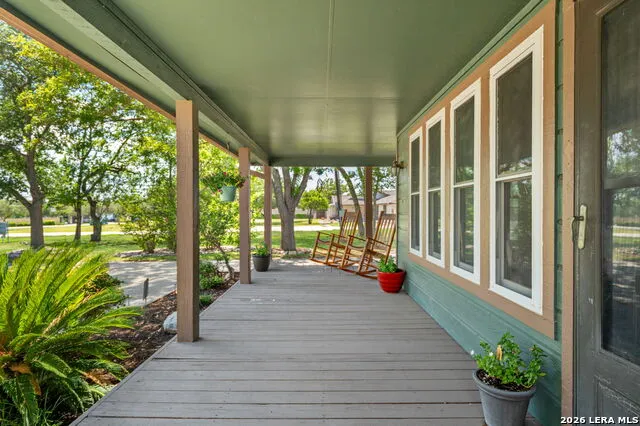 1033 E Live Oak Schertz, TX 78154