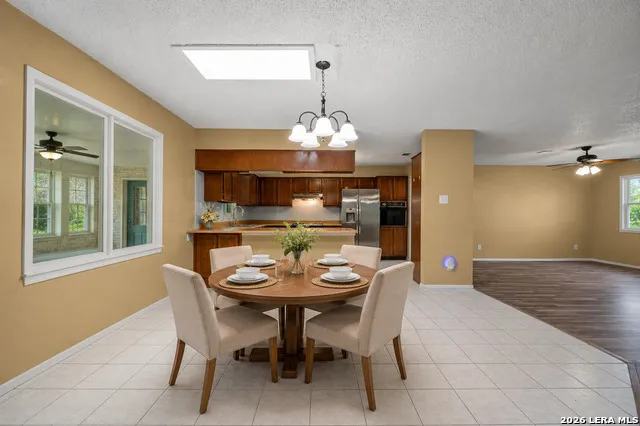 1033 E Live Oak Schertz, TX 78154