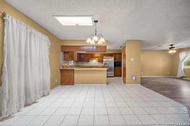 1033 E Live Oak Schertz, TX 78154