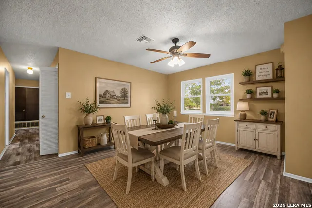 1033 E Live Oak Schertz, TX 78154