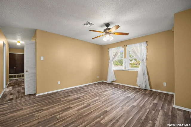1033 E Live Oak Schertz, TX 78154