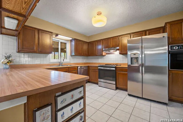 1033 E Live Oak Schertz, TX 78154