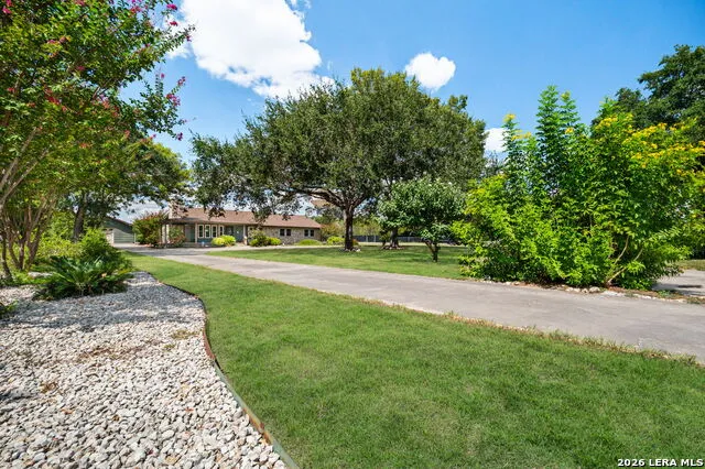 1033 E Live Oak Schertz, TX 78154
