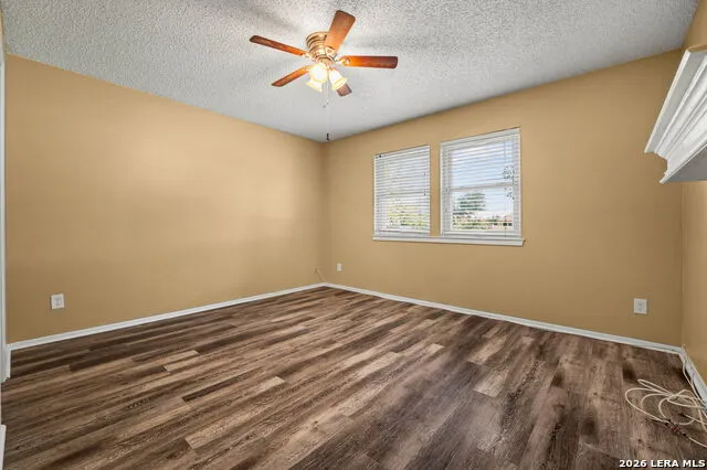 1033 E Live Oak Schertz, TX 78154