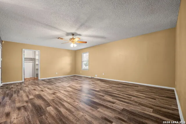 1033 E Live Oak Schertz, TX 78154