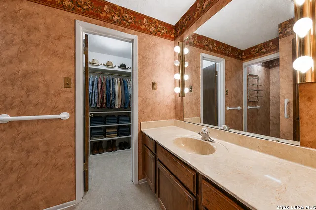 1033 E Live Oak Schertz, TX 78154