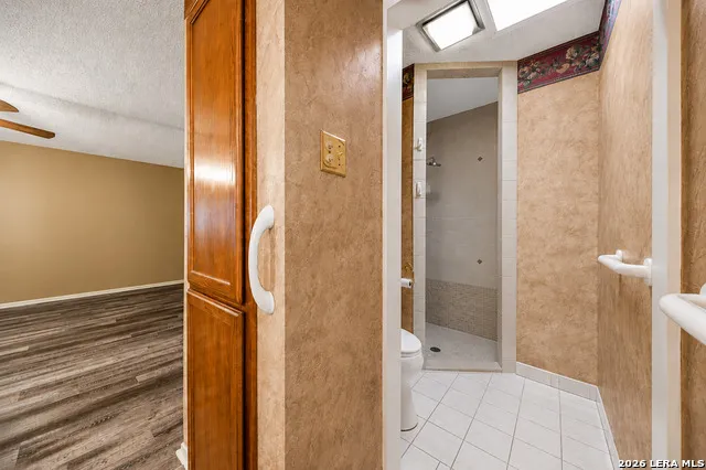 1033 E Live Oak Schertz, TX 78154
