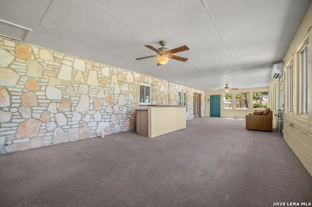 1033 E Live Oak Schertz, TX 78154