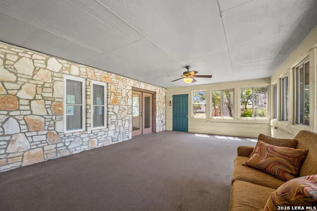 1033 E Live Oak Schertz, TX 78154