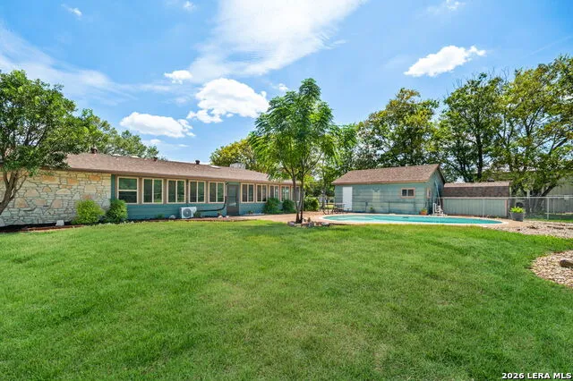 1033 E Live Oak Schertz, TX 78154