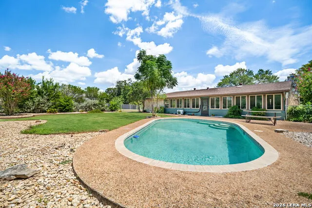1033 E Live Oak Schertz, TX 78154