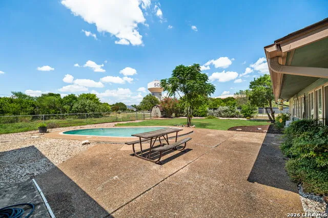 1033 E Live Oak Schertz, TX 78154