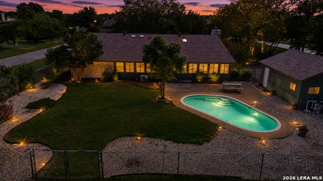 1033 E Live Oak Schertz, TX 78154