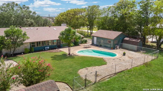 1033 E Live Oak Schertz, TX 78154