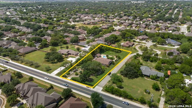 1033 E Live Oak Schertz, TX 78154