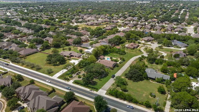 1033 E Live Oak Schertz, TX 78154