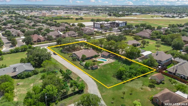 1033 E Live Oak Schertz, TX 78154