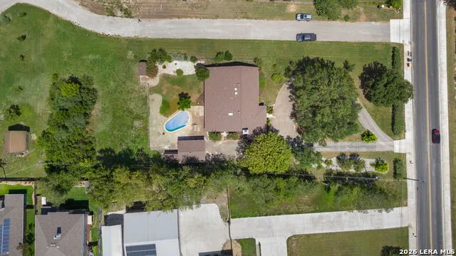 1033 E Live Oak Schertz, TX 78154