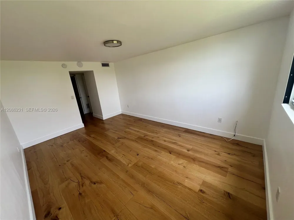 210 Sea View Dr #506 Key Biscayne, FL 33149
