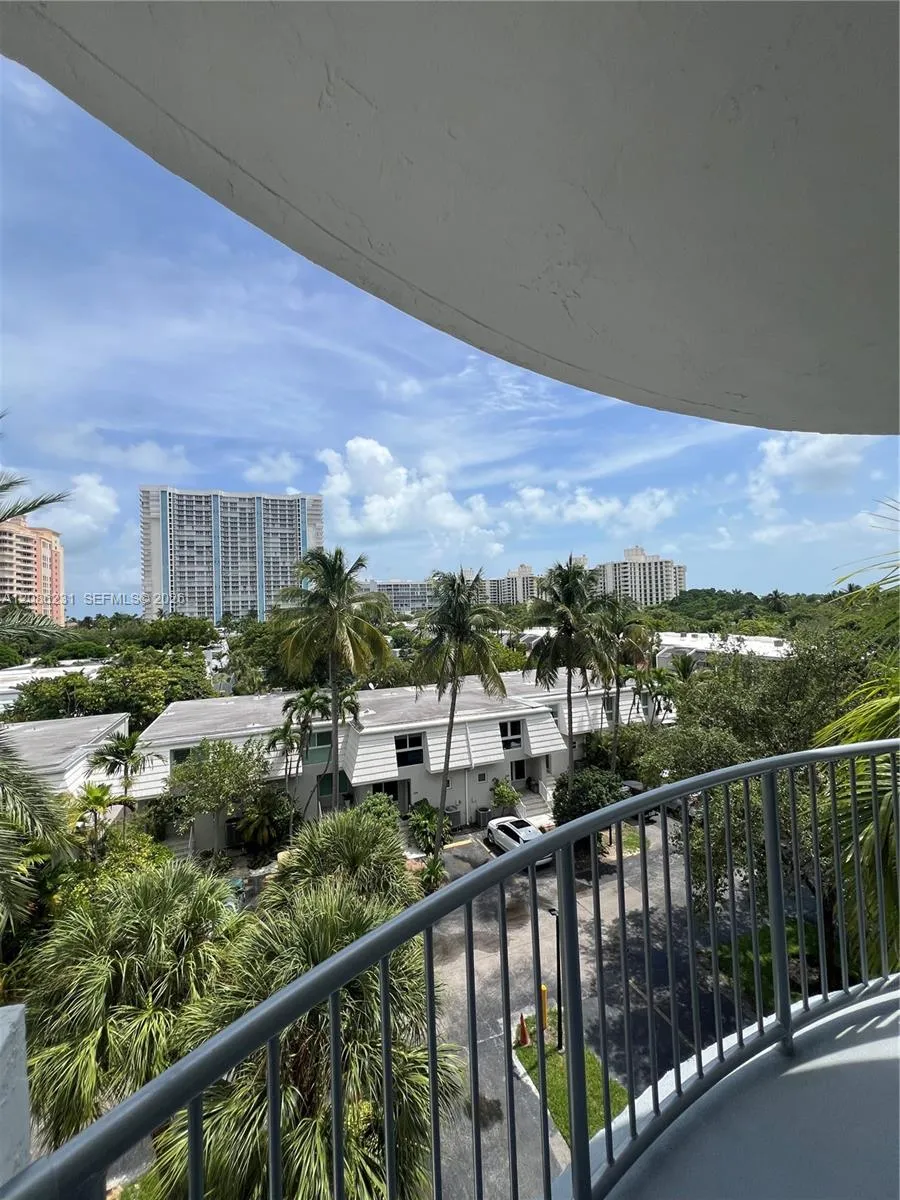 210 Sea View Dr #506 Key Biscayne, FL 33149