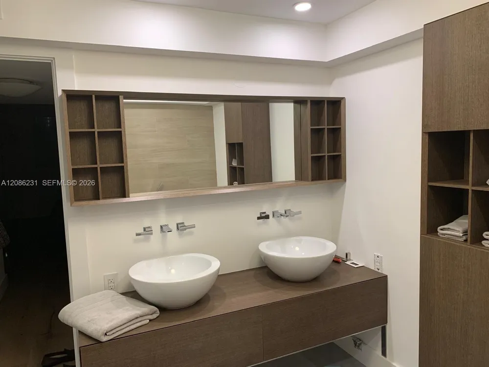 210 Sea View Dr #506 Key Biscayne, FL 33149
