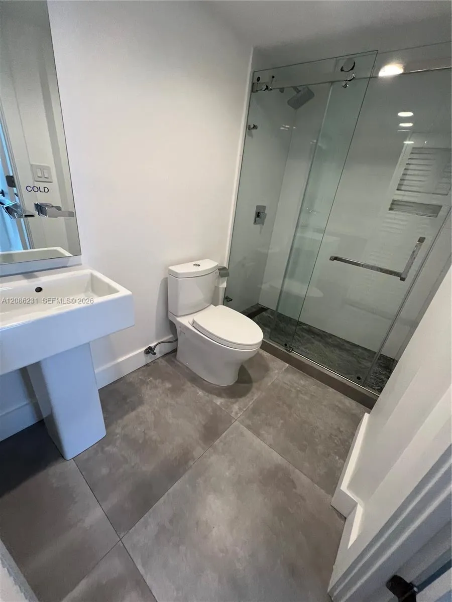 210 Sea View Dr #506 Key Biscayne, FL 33149