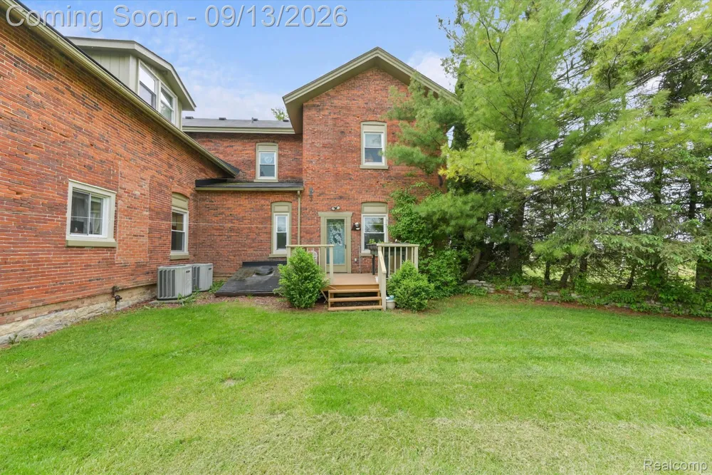 12242 S Stoney Creek Road Exeter Township, MI 48159
