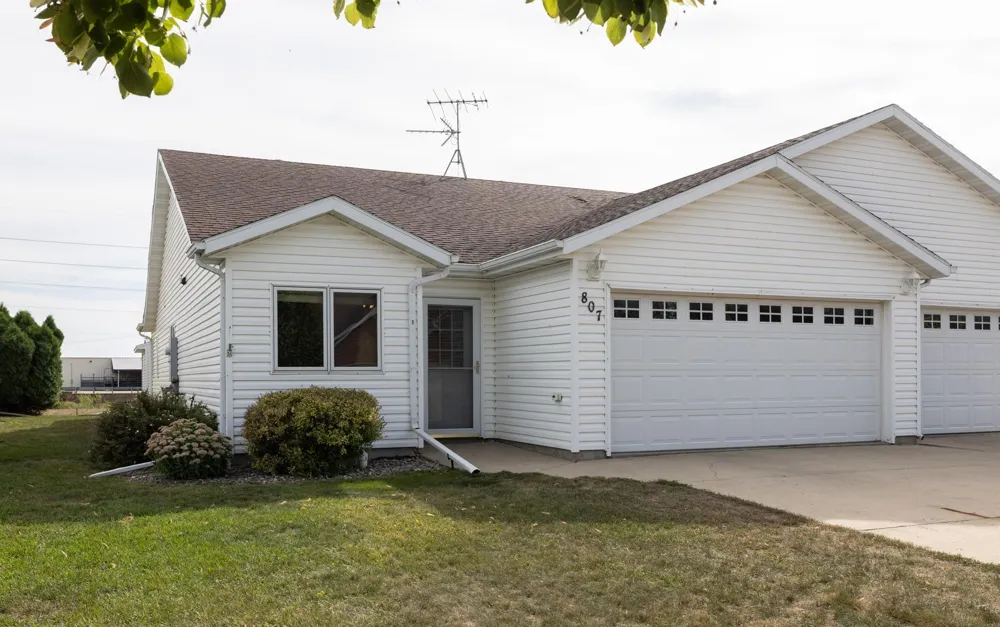 807 Morningside Drive Casselton, ND 58012