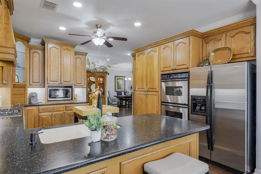818 Amherst Drive Waxahachie, TX 75165