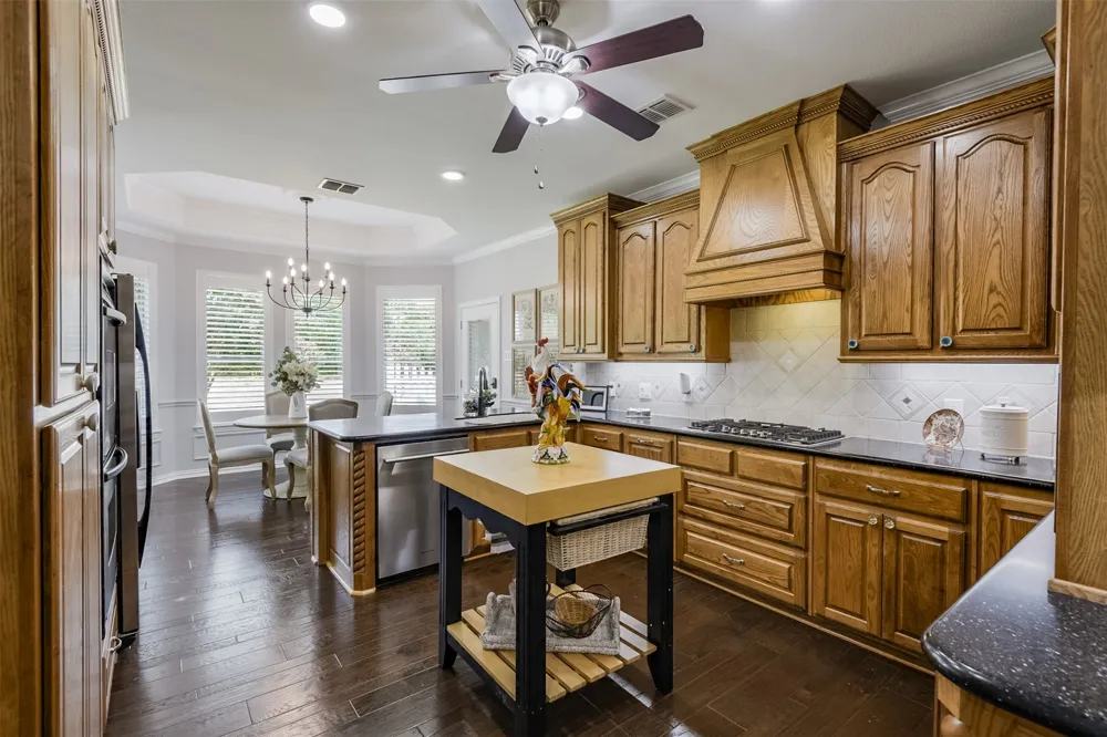 818 Amherst Drive Waxahachie, TX 75165