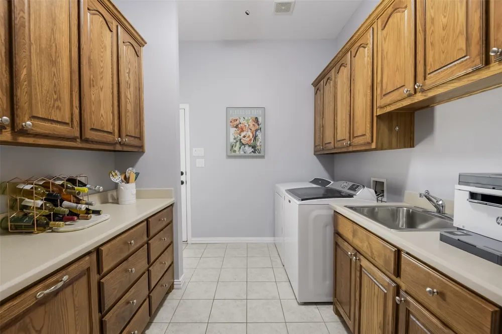 818 Amherst Drive Waxahachie, TX 75165