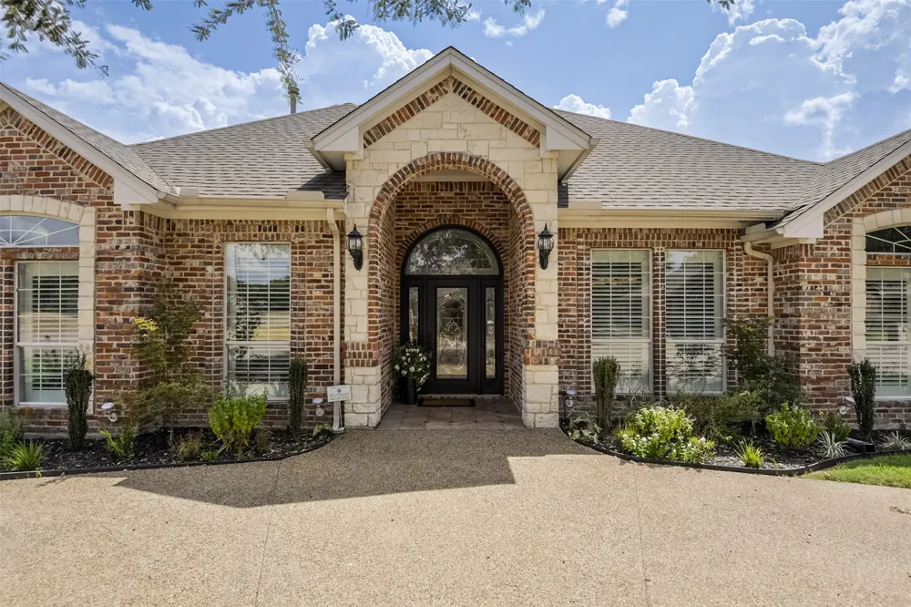 818 Amherst Drive Waxahachie, TX 75165