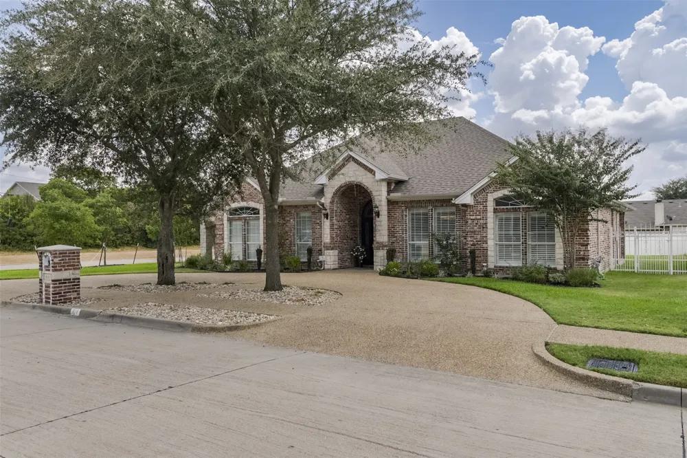 818 Amherst Drive Waxahachie, TX 75165