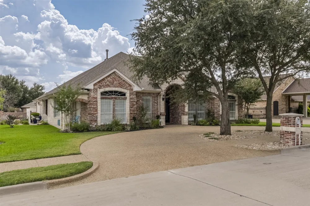 818 Amherst Drive Waxahachie, TX 75165
