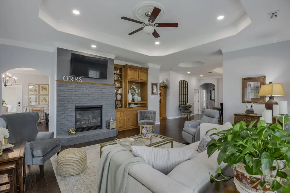818 Amherst Drive Waxahachie, TX 75165
