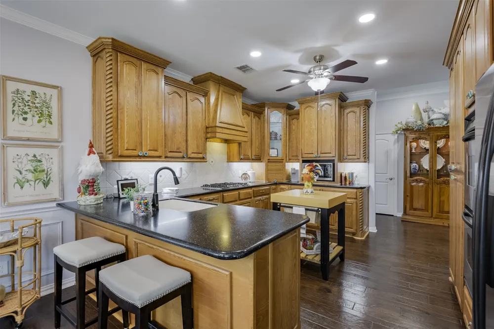 818 Amherst Drive Waxahachie, TX 75165