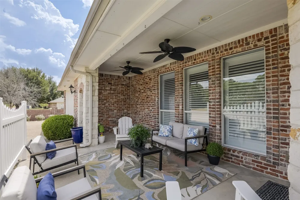818 Amherst Drive Waxahachie, TX 75165