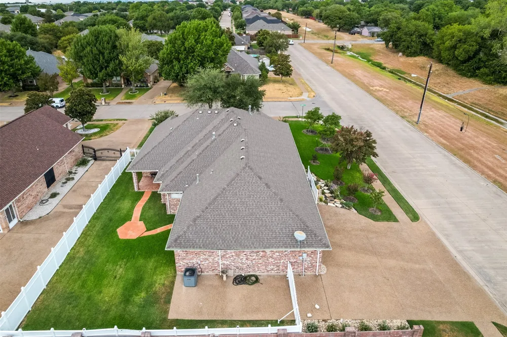 818 Amherst Drive Waxahachie, TX 75165