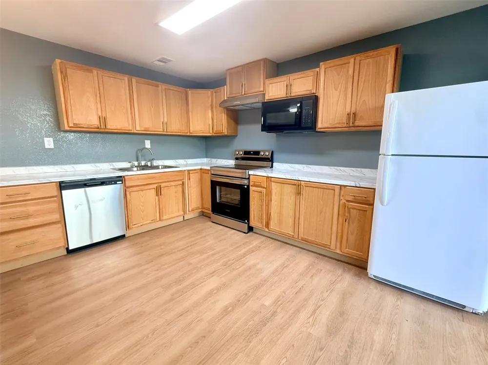 10870 Cassandra Way Dallas, TX 75228