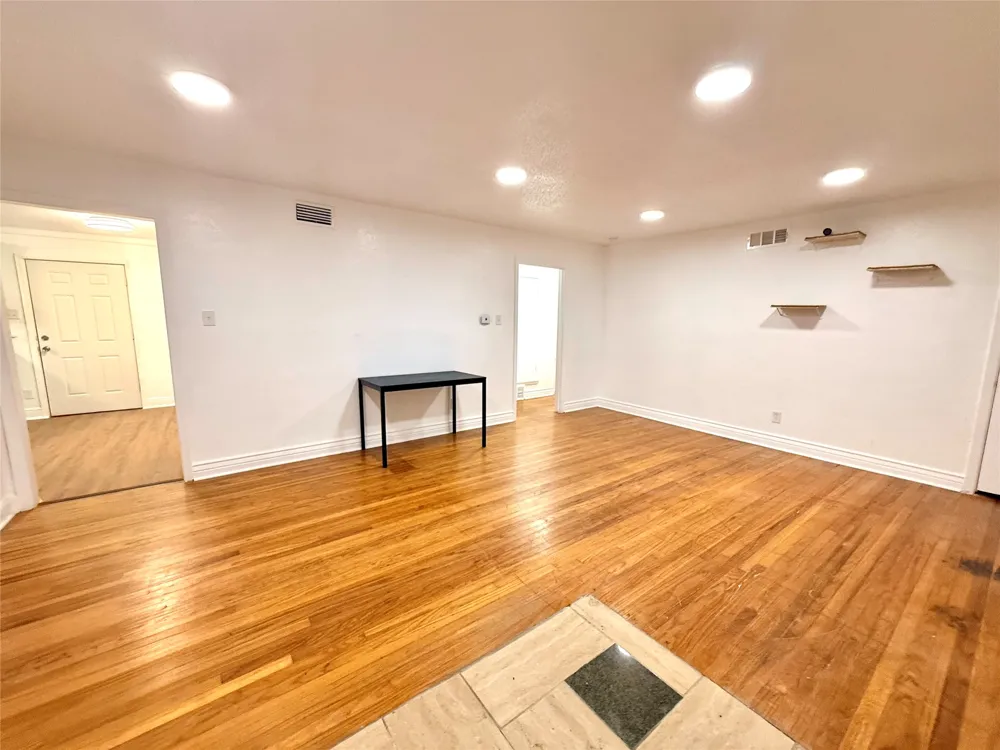 10870 Cassandra Way Dallas, TX 75228