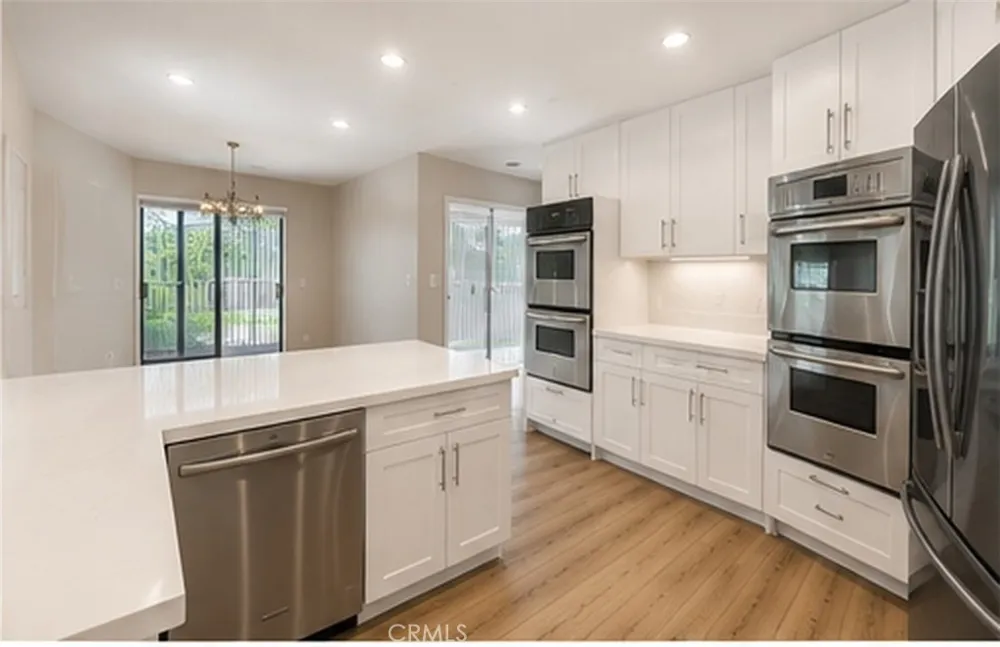 23317 Saticoy Street Canoga Park, CA 91304
