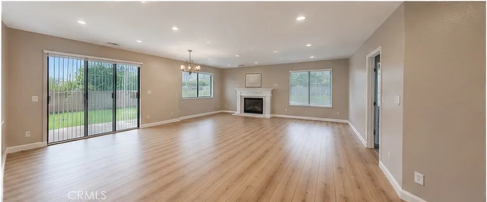 23317 Saticoy Street Canoga Park, CA 91304