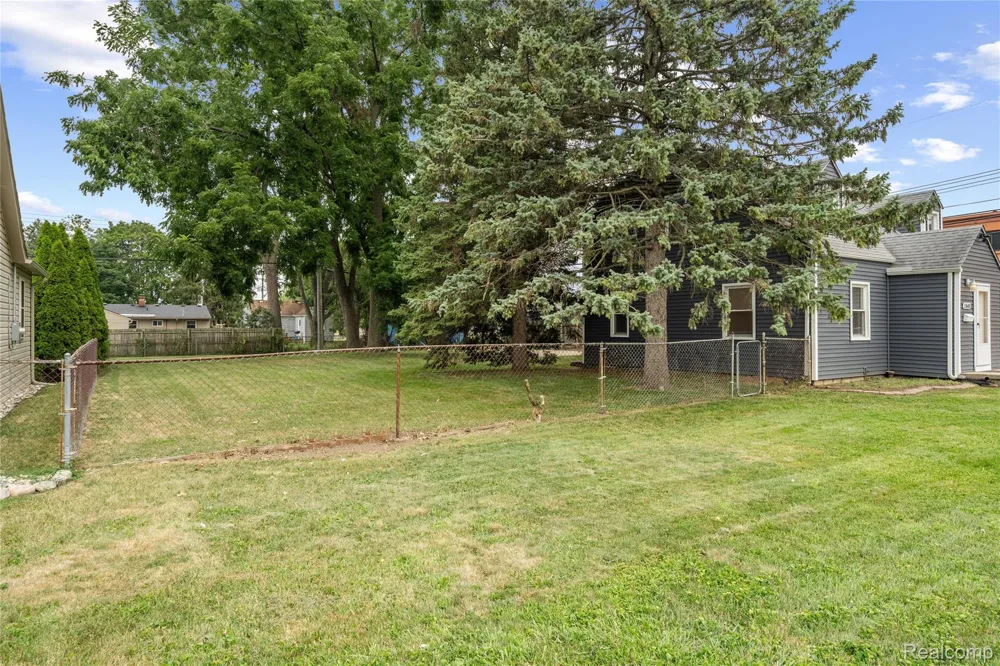 11610 Cardwell Street Livonia City, MI 48150