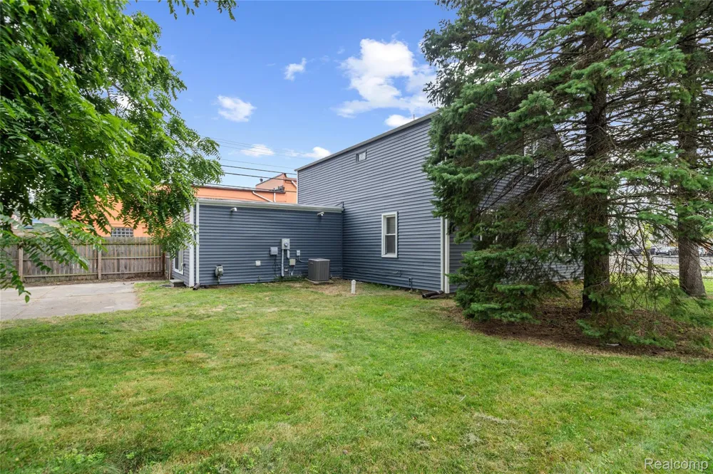11610 Cardwell Street Livonia City, MI 48150