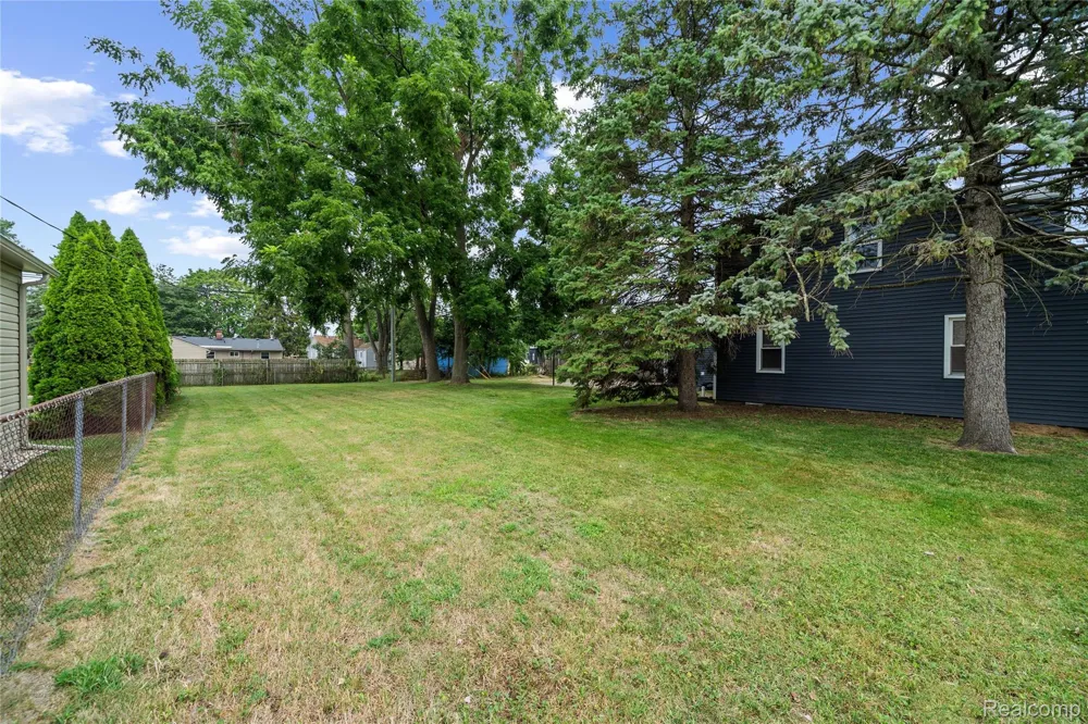 11610 Cardwell Street Livonia City, MI 48150